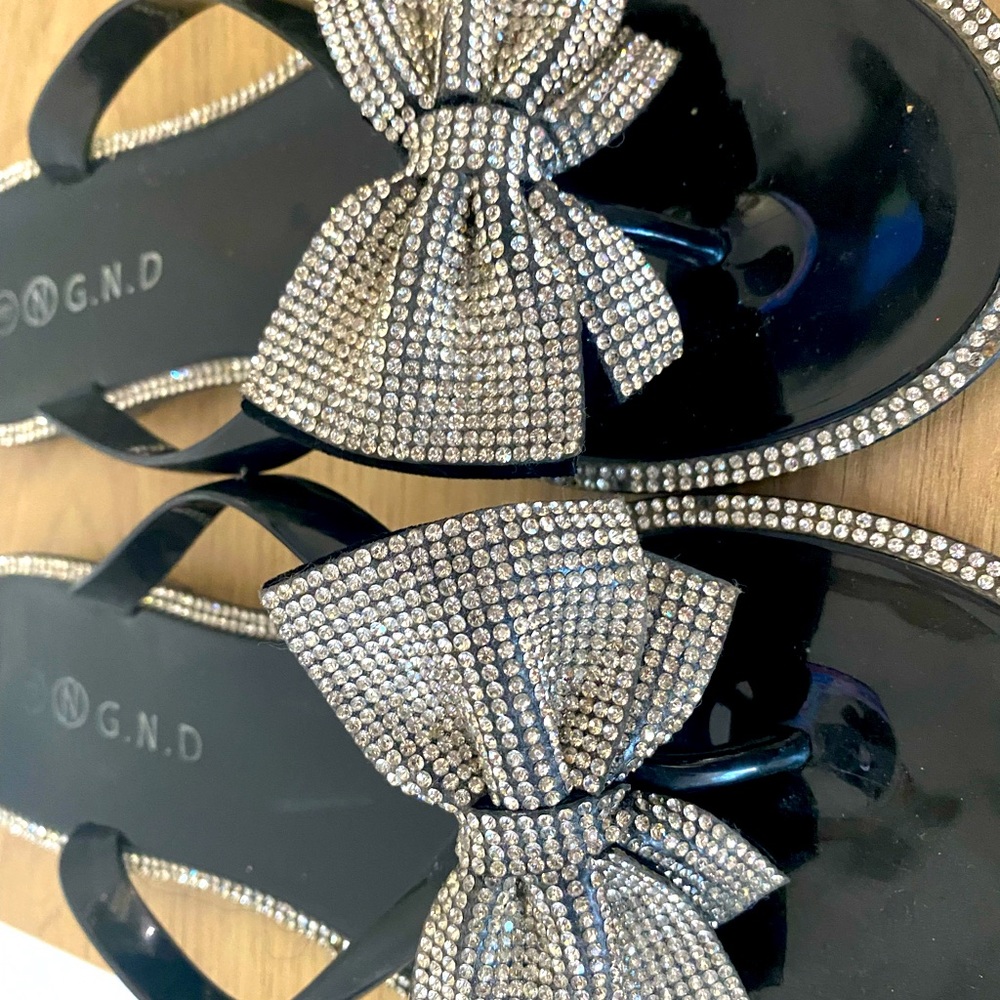 Bow tie black slippers